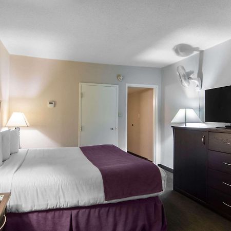 Quality Inn & Suites Yellowknife Exterior photo