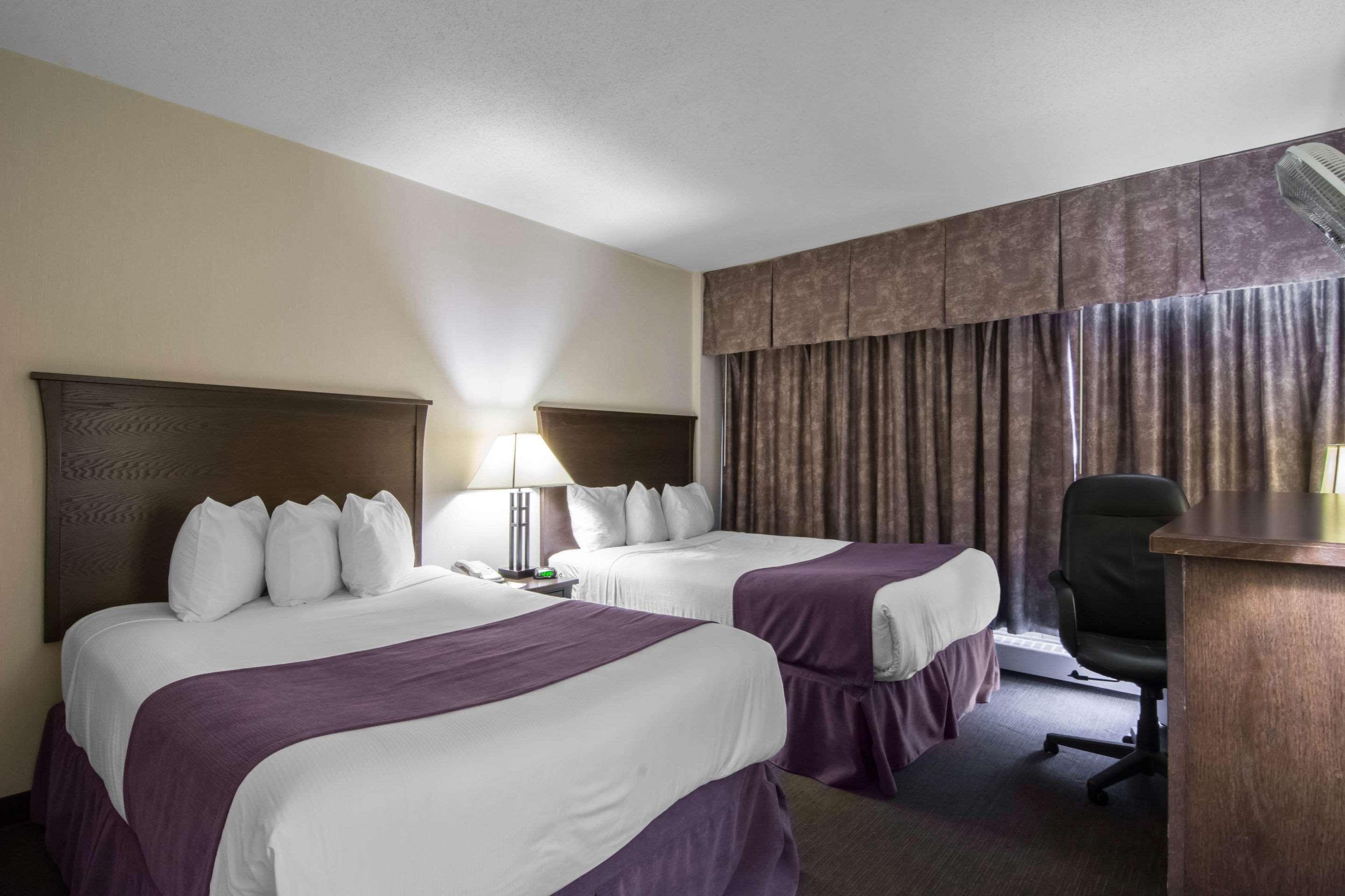 Quality Inn & Suites Yellowknife Exterior photo