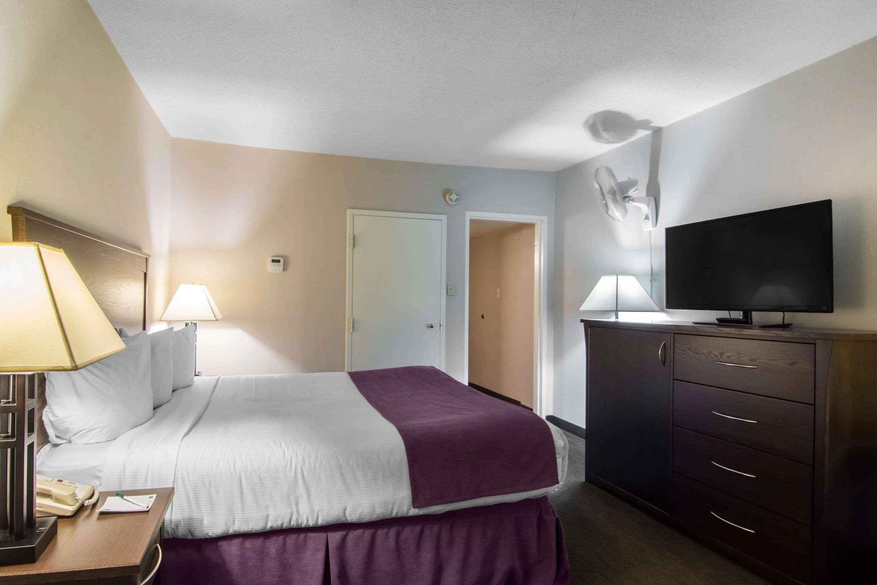 Quality Inn & Suites Yellowknife Exterior photo