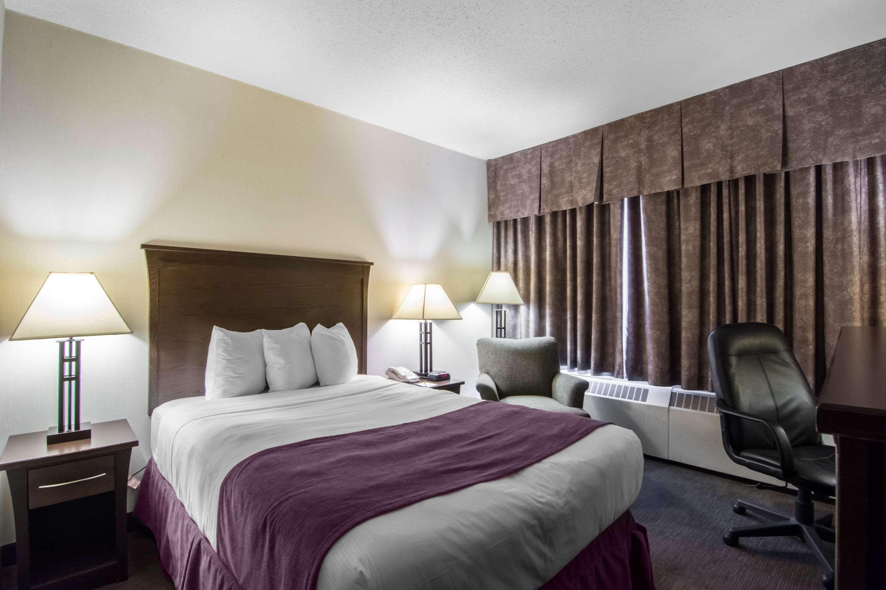 Quality Inn & Suites Yellowknife Exterior photo