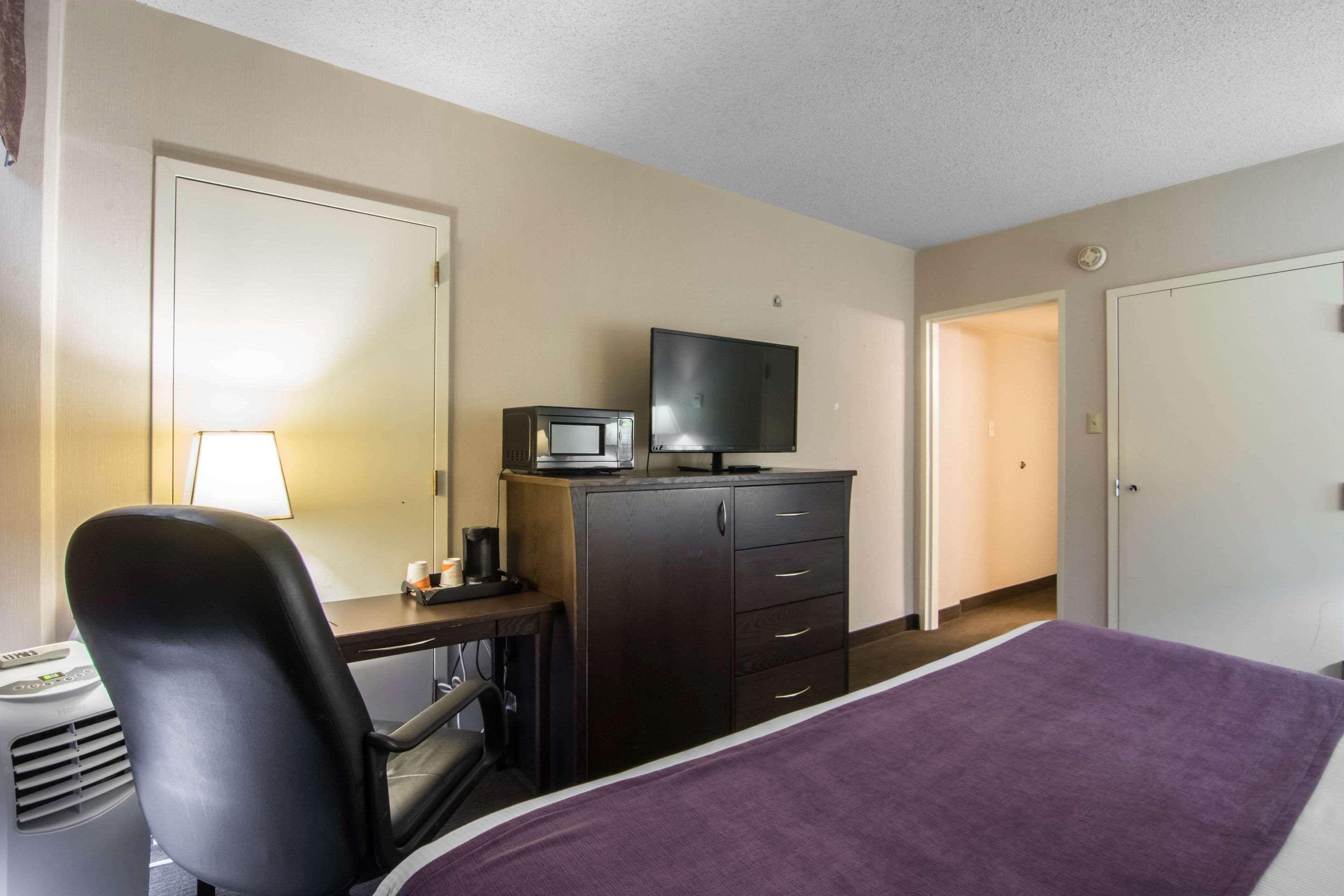 Quality Inn & Suites Yellowknife Exterior photo