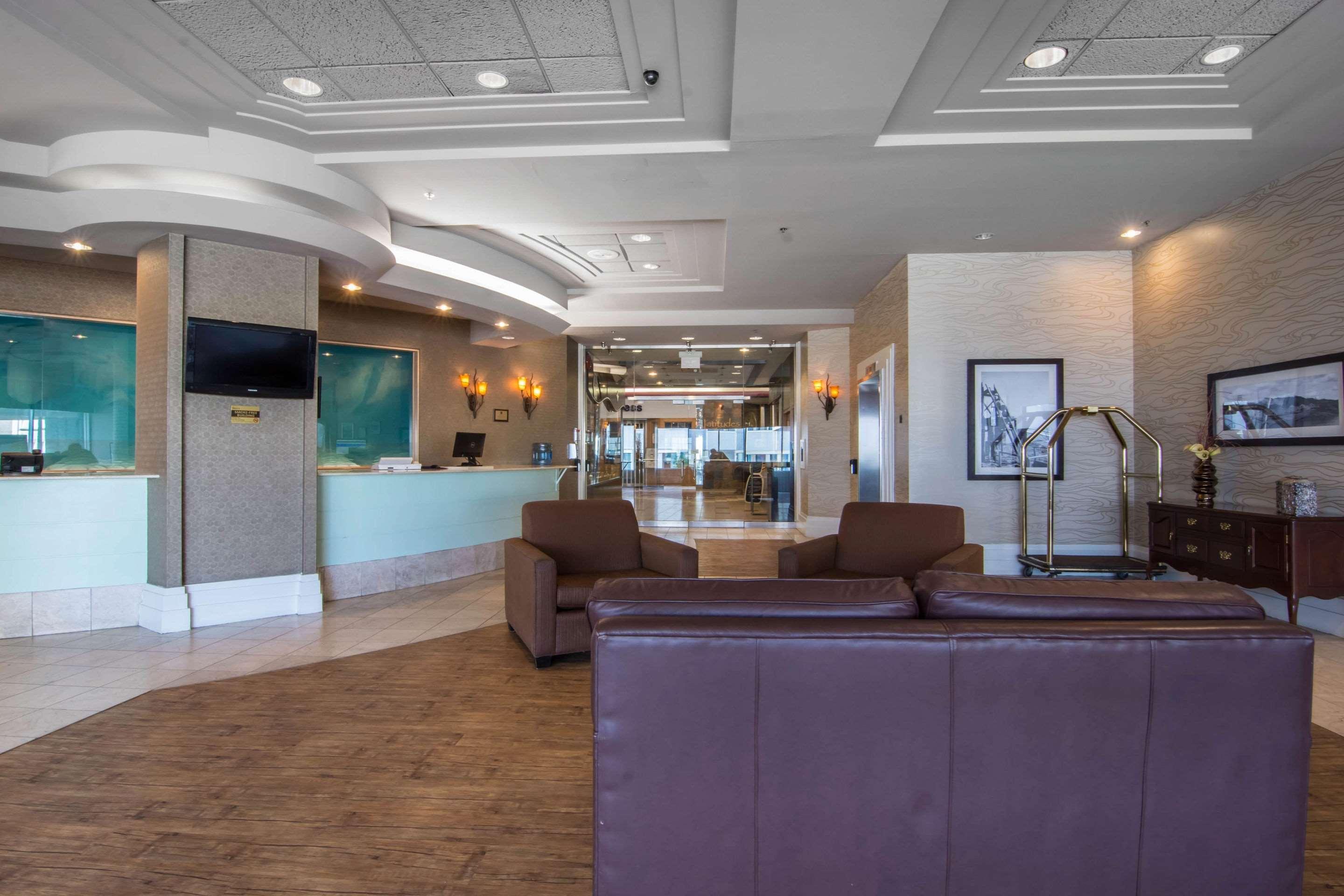 Quality Inn & Suites Yellowknife Exterior photo