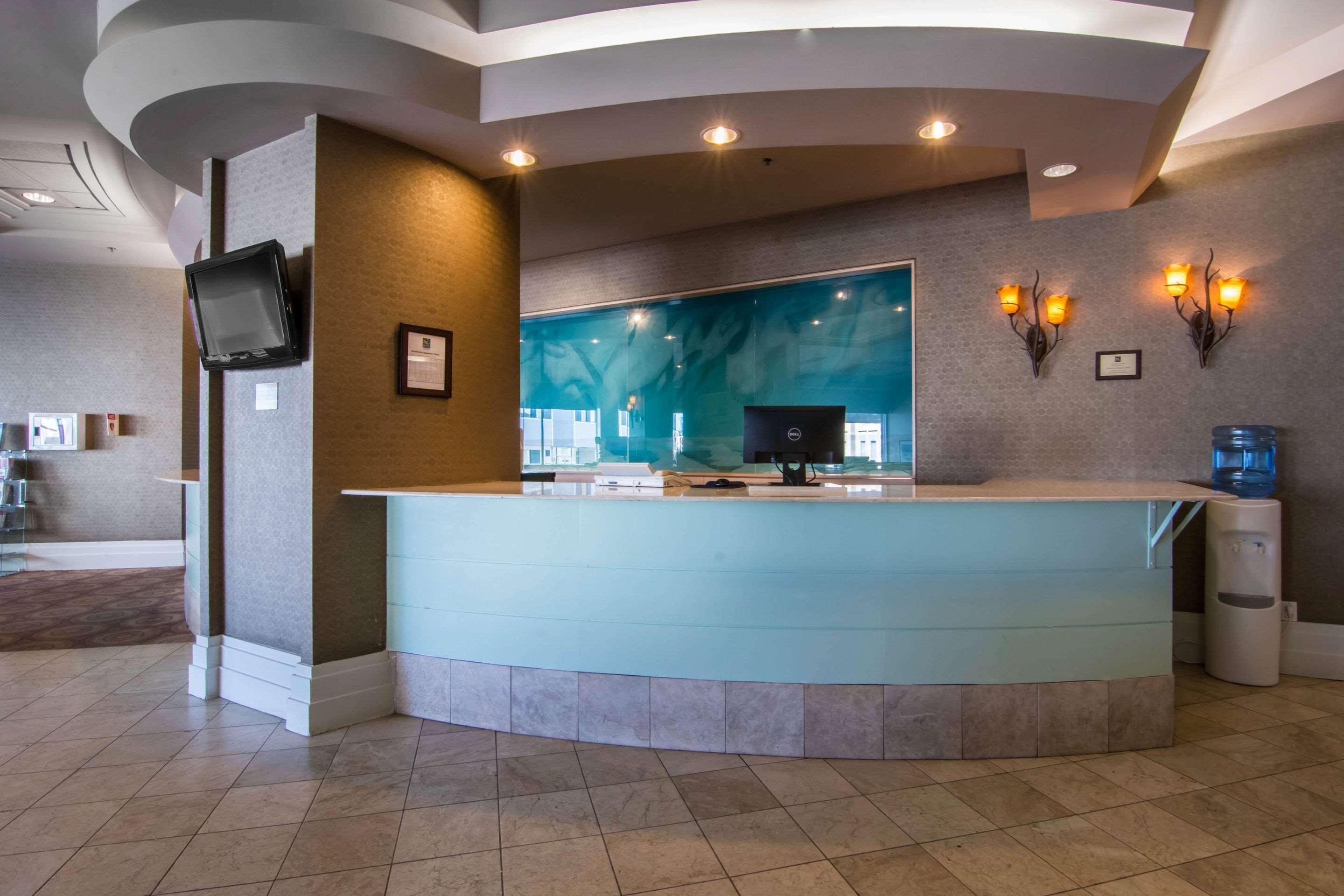 Quality Inn & Suites Yellowknife Exterior photo