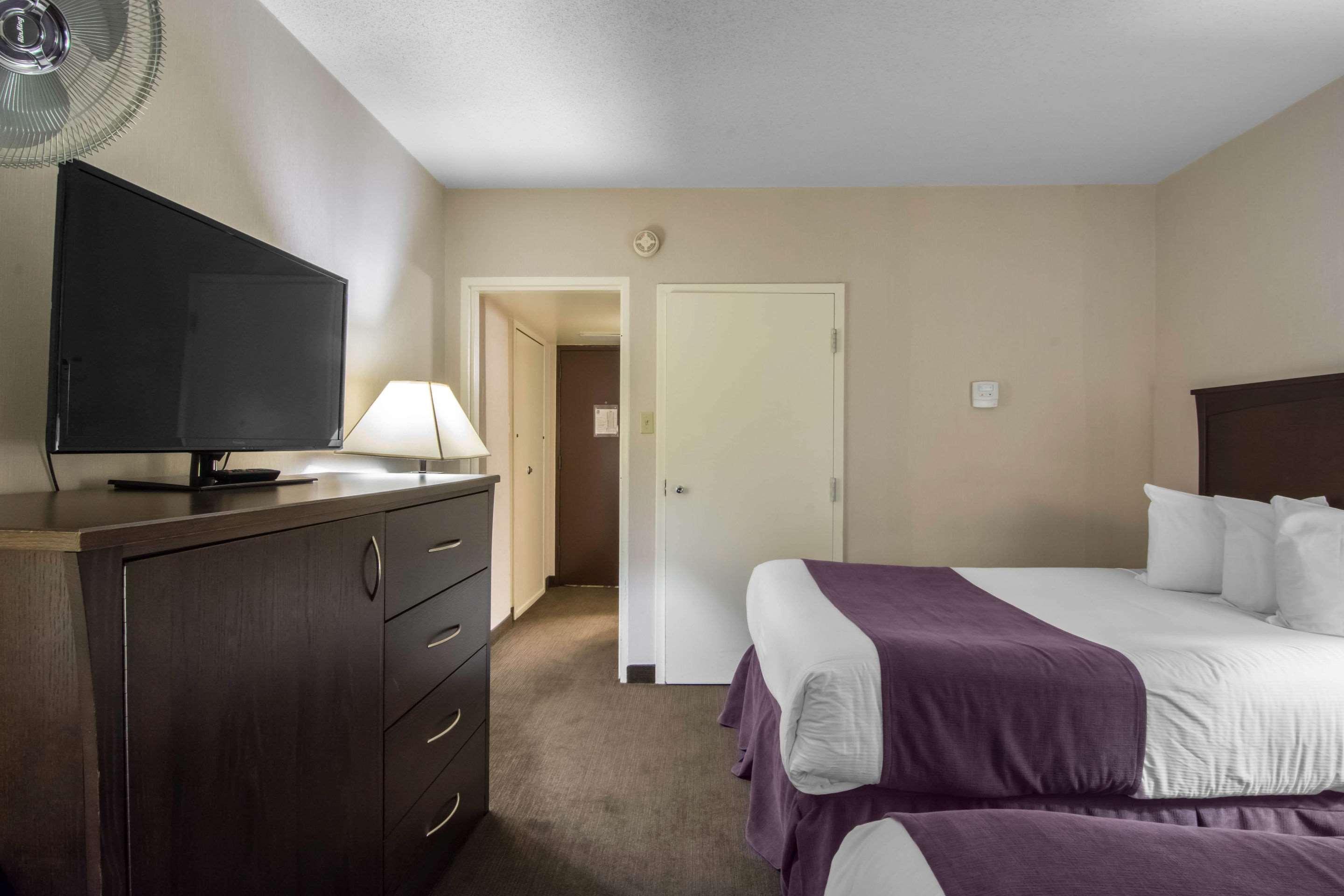 Quality Inn & Suites Yellowknife Exterior photo