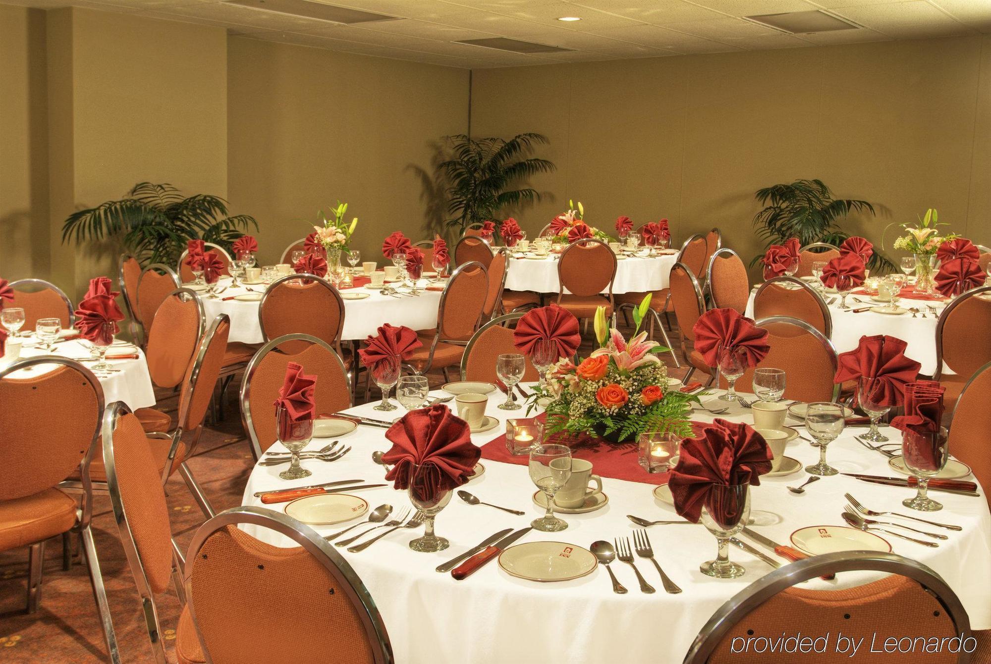 Quality Inn & Suites Yellowknife Restaurant photo