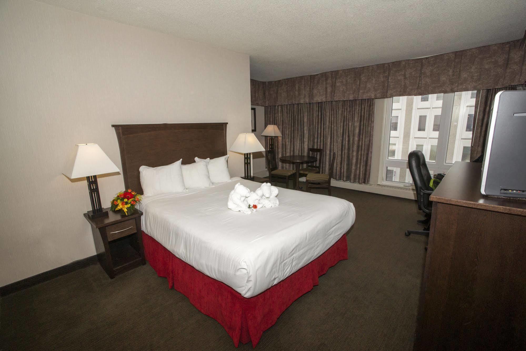 Quality Inn & Suites Yellowknife Exterior photo